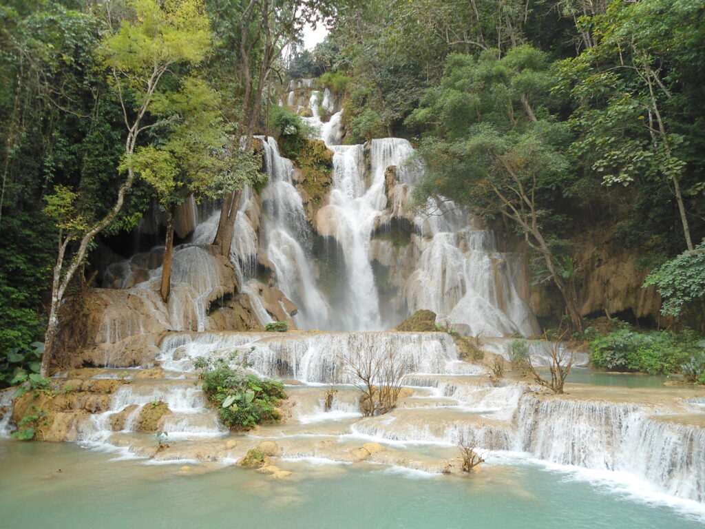 Tat Kuang Si watervallen